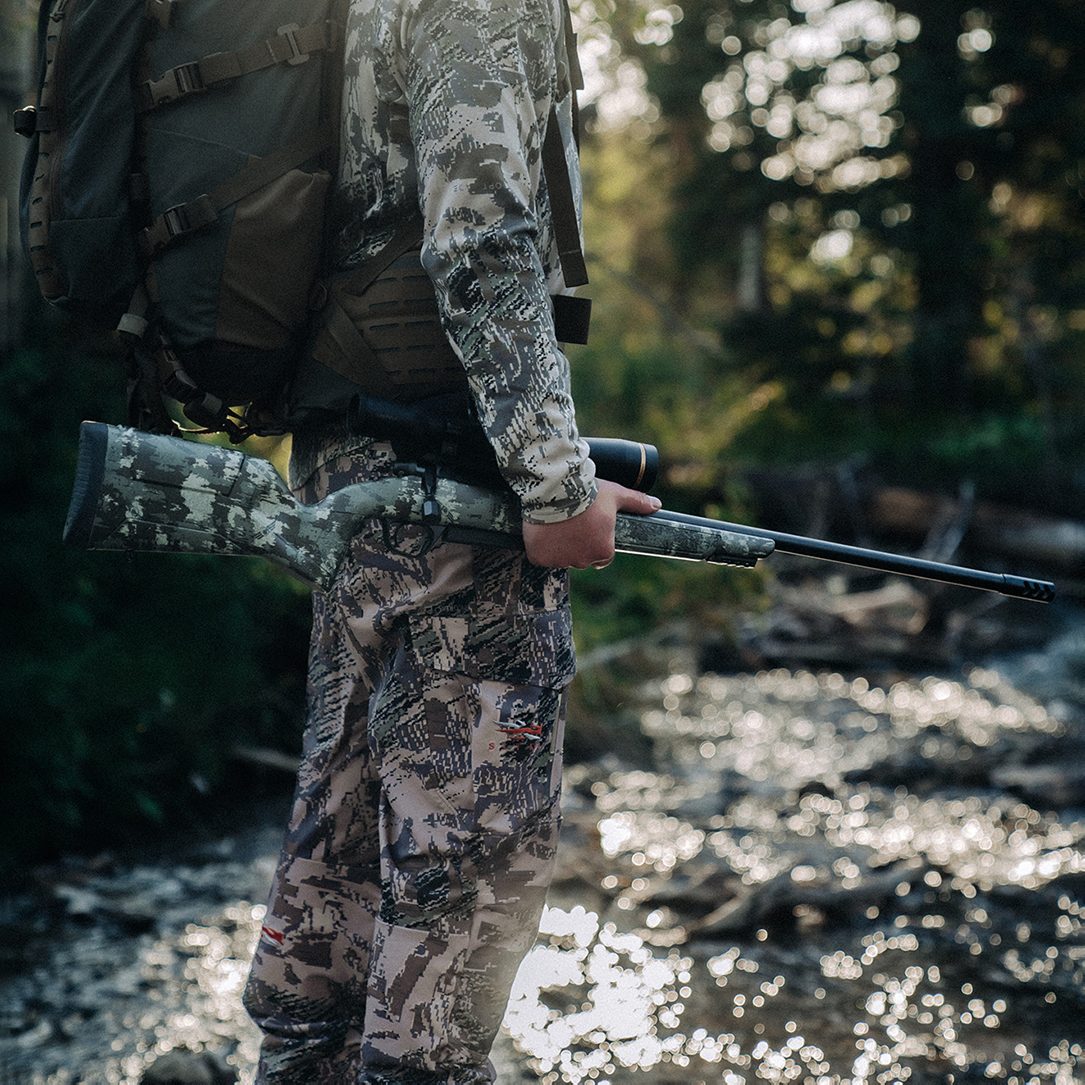 Hunter carrying the Evoke along a creek bottom