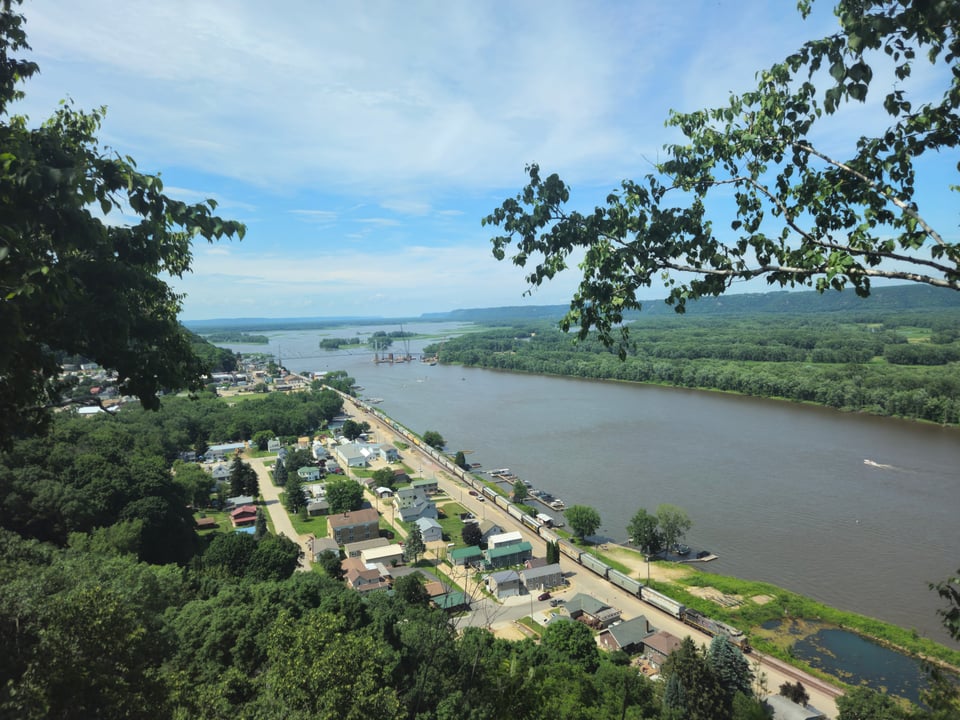 Now leasing 145 acres Allamakee, Iowa Lodging Available!